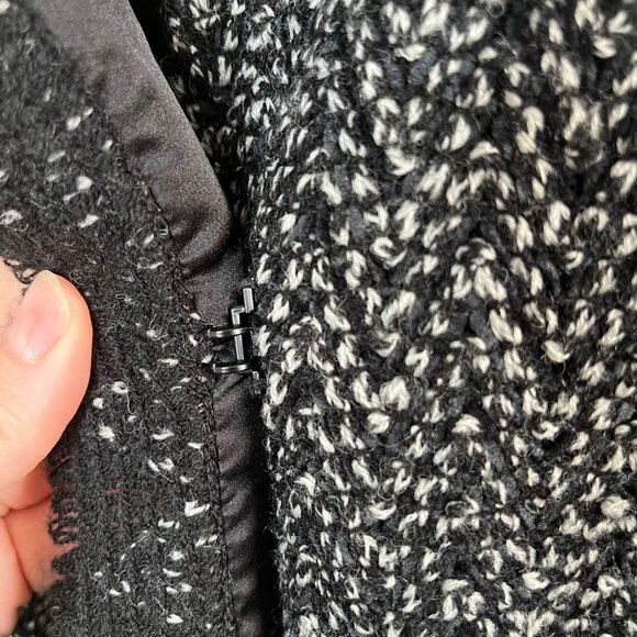 Chanel 2017 Black White Tweed Wool Blend Lion CC Button Jacket 38 - Picture 8 of 16